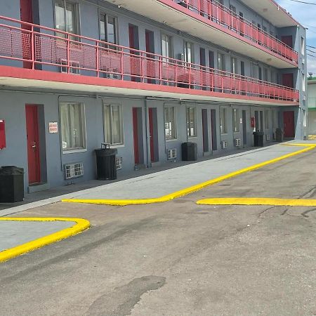 Budgetel Inn And Suites - Луисвил Екстериор снимка