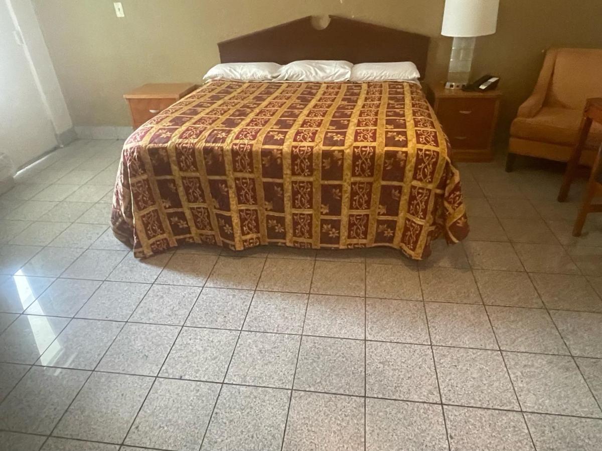 Budgetel Inn And Suites - Луисвил Екстериор снимка
